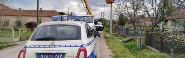 "ISPALA JE IZ AUTA, NIJE DAVALA ZNAKE ŽIVOTA" Svedok nesreće kod Aleksinca opisao horor, jedna tinejdžerka poginula na mestu, drugoj se bore za život