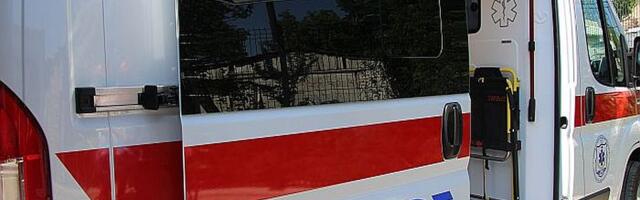 Žena teško povređena na obilaznici oko Čačka, udarilo je sanitetsko vozilo pod rotacijom