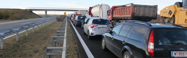 TOTALNI HAOS NA OVOM AUTO-PUTU: Ogromne kolone, NEMA POMERANJA - POLICIJA PREUSMERAVA VOZAČE - evo ŠTA SE DEŠAVA
