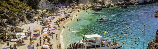 OPASNOST NA MEDITERANU! Širi se bakterija koja jede meso, vlasti ove zemlje ZATVARAJU PLAŽE: Ovo su prvi simptomi, a evo i kako se zaštititi