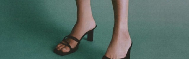 Par "već viđenih" sandala iz devedesetih sad dominira modom