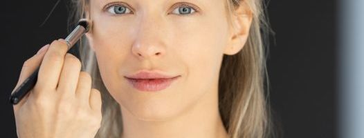 Profesionalci savetuju: Kako pravilno naneti korektor