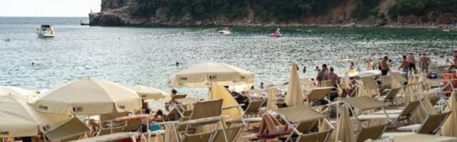 Ležaljke na ovoj plaži u CG koštaju 200 evra (VIDEO)