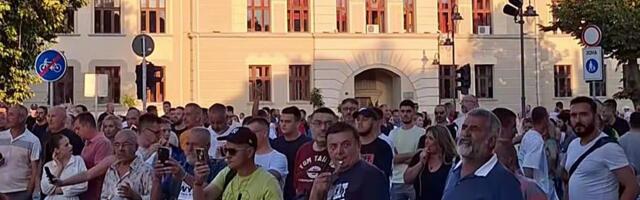 Najavljen opozicioni skup u centru Čačka, pristalice i protivnici SNS ponovo “licem u lice“