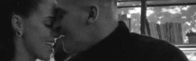 OSVANULA INTIMNA FOTKA PEVAČICE KOJA JE "PREOTELA" DEČKA SVOJOJ KOLEGINICI! Ne skidaju se jedno sa drugoga