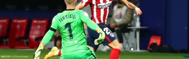 I Ter Štegen ima pravo na žutu minutu: Barsa se raspada, Atletiko je pogurao ka donjem domu (VIDEO)