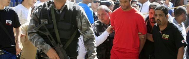 Ubistvo pred očima bebe: Brutalni dželat se vraća, fudbalski navijači besne