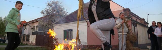 Ispoštujte važan običaj: Večeras se na raskrsnicama pali vatra
