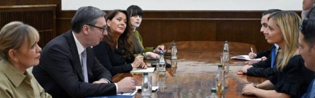 Vučić na važnom sastanku: Predsednik sa podsekretarkom za javnu diplomatiju Stejt departmenta Sarom Rodžers (FOTO)