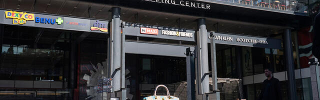 GUESS torba koja je osvojila Beograd: nova instalacija i nova radnja ispred Shopping Centra Rajićeva privlače sve poglede