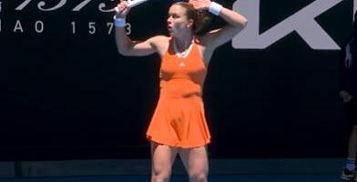 DEVOJKA NIJE MOGLA DA VERUJE ŠTA JE POGODILA! Turnir tek počeo, a već imamo najbolji poen AO: Izvela potez karijere, pa ostala u čudu! (VIDEO)