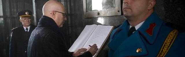Vučević položio venac na Spomenik neznanom junaku na Avali