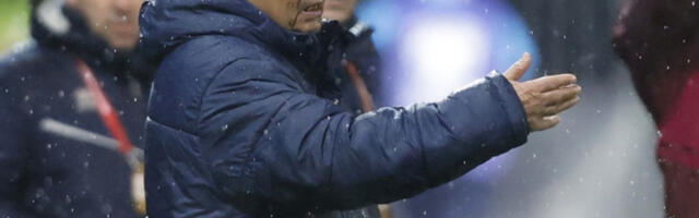 Селектор фудбалера Румуније хитно пребачен у болницу