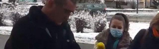 Lekar vratio medalju Vučiću: Evo vam je, pa je dodelite kriminalcima" (VIDEO)