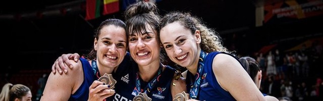 Veliko srce zlatne lavice: Tina Krajišnik stavila dres s potpisima svih košarkašica na humanitarnu aukciju
