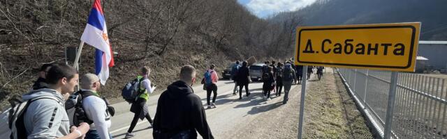 Studenti koji pešače do Niša stigli su u Donju Sabantu