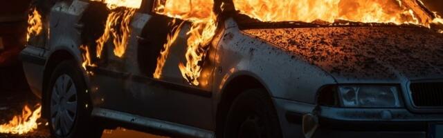 Eksplodirao auto u Beogradu: Vatra ga CELOG progutala