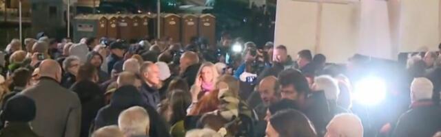 Skup solidarnosti sa N1 ispred Skupštine: Prisutni i novinari Informera