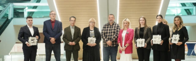 Додељене награде у оквиру изложбе „100 жена-100 минијатура"