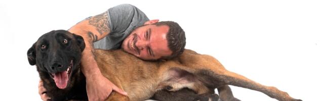 Šta bi bilo kad bismo radili ono što psi svakodnevno rade: Od NJUŠKANJA zadnjica do spavanja na PRLJAVOM VEŠU