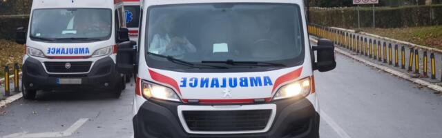 POVREĐENA JEDNA OSOBA U NESREĆI U RAKOVICI: Prevezena u Urgentni centar