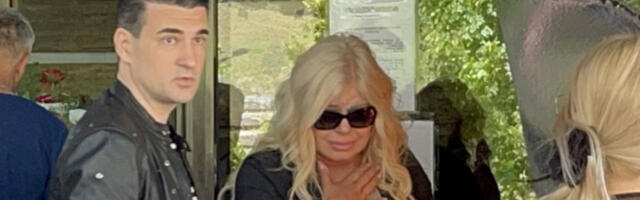 "UDARAO JE U AUTO"! Napadnuta pevačica otkrila STRAVIČNE DETALJE - Tada je MOGLO DA BUDE KOBNO!