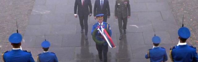 Vučević položio venac na Spomenik Neznanom junaku povodom Dana pobede (FOTO)