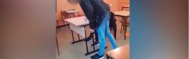 I OVO SE ZOVE DETE! Pogledajte snimak stravičnog vršnjačkog zlostavljanja autističnog dečaka i recite deci kako to ne sme da se radi!