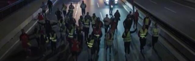 Crveni tepih na Studentskom trgu: Novosadski studenti stigli u BG (FOTO, VIDEO)