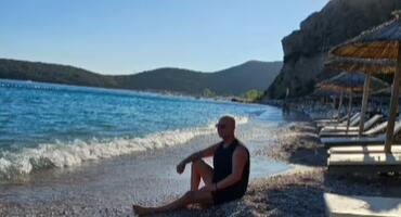 MILAN MILOŠEVIĆ NAPUSTIO SRBIJU: Voditelj pokazao kako i gde se baškari, uživa za sve pare (FOTO)