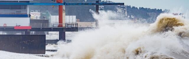 Oluja razara Evropu: Letovi otkazani, putevi zatvoreni (VIDEO)