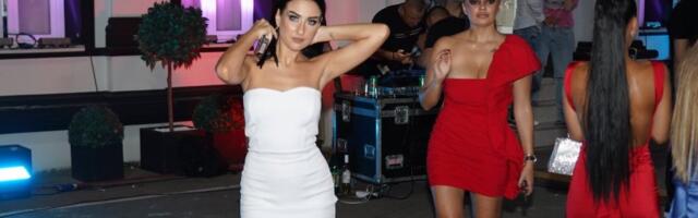 Bivše zadrugarke objavile bezobrazan snimak - Evo šta rade u krevetu bez odeće (VIDEO)