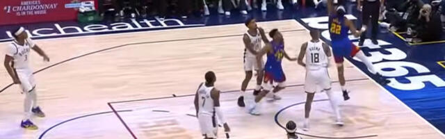 Osakaćeni Denver srušio Milvoki i Janisa posle drame: Jokić delio savete i grickao grožđe