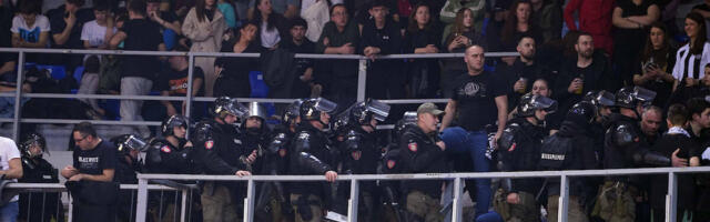 Prazni se deo tribine gde su Grobari kako bi se meč Partizana i Mege nastavio!