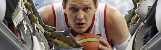 RUSKI DŽIN NIJE MOGAO DA UĐE U AVION JER JE BIO MALI ZA NJEGA: Bio je previsok, pa je morao da čeka drugi let