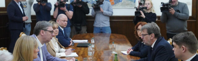 Наставак консултација, председник Вучић са представницима ДСХВ