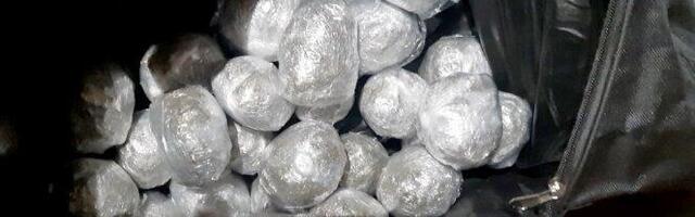 U DVE ODVOJENE POLICIJSKE AKCIJE ZAPLENJENO 3,5 KILOGRAMA MARIHUANE! Uhapšeni dileri u Novom Sadu