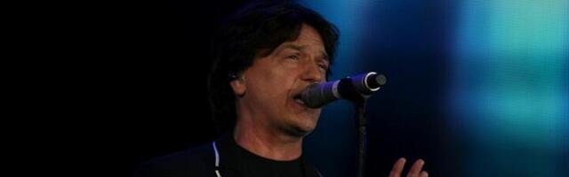 Ceo aerodrom u Nici peva Čolinu pesmu (VIDEO)