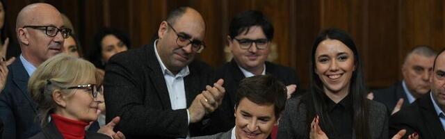 Brnabić sela u fotelju i uradila što niko nije pre nje