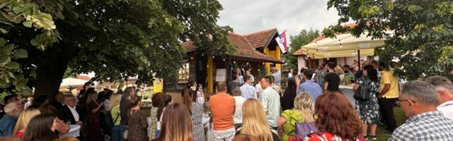 U selu Prislonici otvorena je Foto rezidencija „Čelovjek”: Hadži Dušan M. Milošević „Samo su dodiru srca važni”