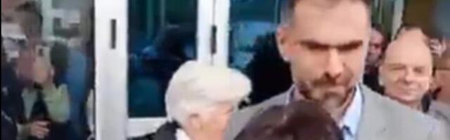 Problem za SNS u Futogu: Gradonačelnik NS izviždan (VIDEO)