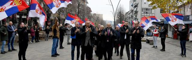Citizens in northern Kosovska Mitrovica and Leposavic welcome new mayors with Serbian flags