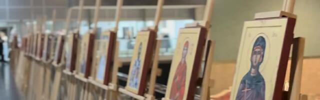 IZLOŽBA U SREMSKOJ MITROVICI: Publika oduševljena, izloženo 35 ikona nastalih na koloniji "Crna Bara 2025" (foto)