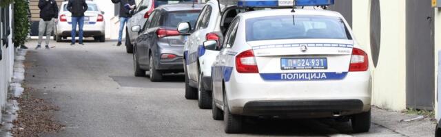 Opsadno stanje na Dedinju: Prvi snimci kuće Zdravka Čolića na koju je bačena bomba (VIDEO)