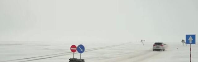 VIDEO Neobična ruta: Vozilima preko zaleđenog mora, zabranjeno vezivanje pojasa, tačno određenom brzinom