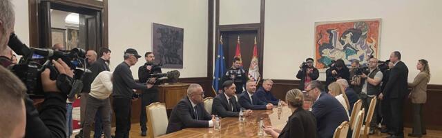 Vučić nastavio konsultacije sa predstavnicima stranaka