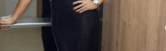 Lepa Mina se pojavila samo u brusu, pa zapucala iz puške - Muškarcima padaju vilice (FOTO)