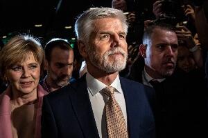 Затворена биралишта у Чешкој, Павел води у трци за председника