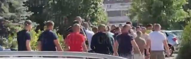 Velike tenzije u Kosjeriću između građana i nabildovanih režimskih batinaša (VIDEO)