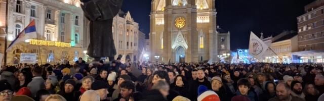 Studenti simbolično sa Trga slobode krenuli u kampanju: Prvo pitanje režimu – „Odakle, zemljaci?“